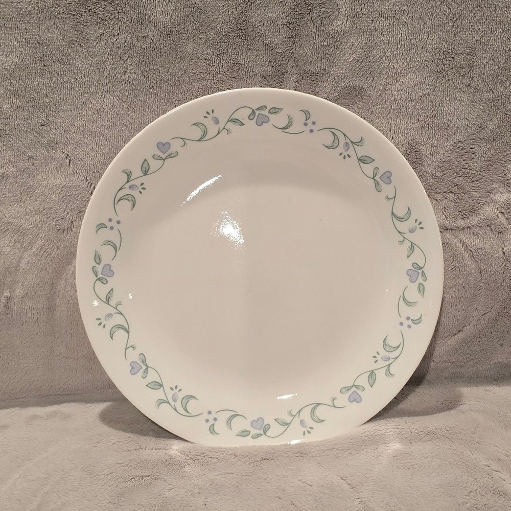 Corelle Country Cornflower Dinner Plate Blue Hearts Green Vines Vitrelle USA 8.5